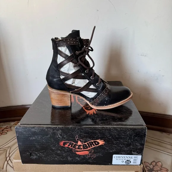 FREEBIRD CHEYENNE MULTI STRAP LACE UP LEATHER BOOTIE SANDAL SIZE 9